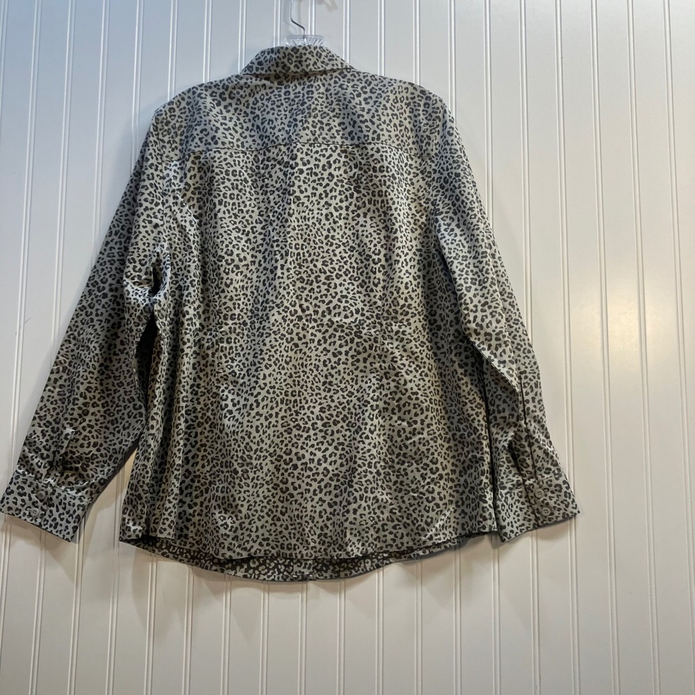 Chicos No-Iron Coolmax All Season  Leopard Print Button Down Shirt SZ 2 L 12/14 - Picture 3 of 11
